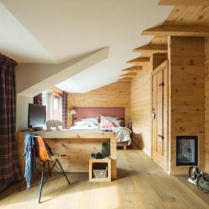 Suite with Mountain View
