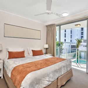 Deluxe One-Bedroom Apartment
