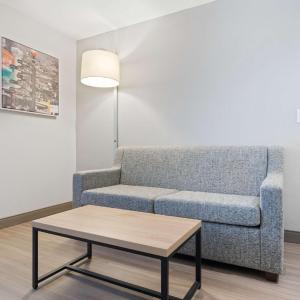 King Room with King Bed - Non-Smoking