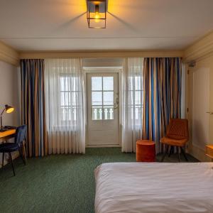 Superior Twin Room with Lake View