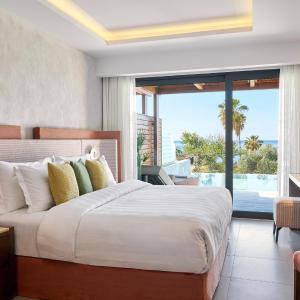 Junior Suite with Private Pool and Partial Sea View