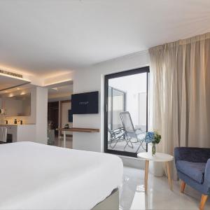 Presidential Suite with Outdoor Jacuzzi