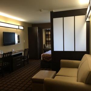 Queen Studio Suite - Non-Smoking
