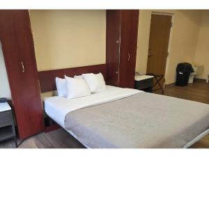 Queen Room - Accessible/Nonsmoking
