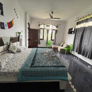 Family Room with Mountain View