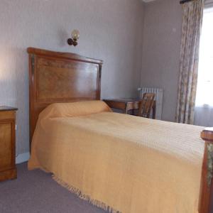 Single Room with Shared Bathroom
