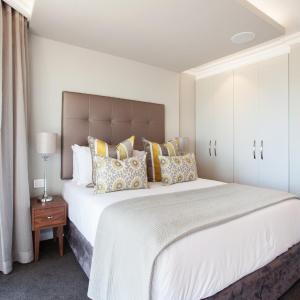 Superior Deluxe Queen Room