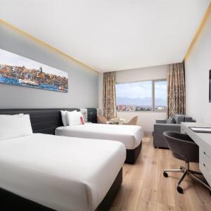 Deluxe Room with Two Twin Beds - Sea View