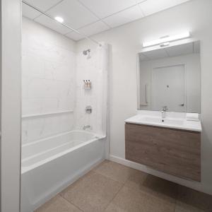 Queen Studio Apartment - Non-Smoking
