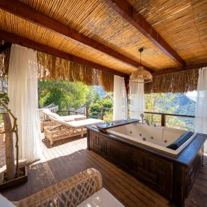 Deluxe Suite with Sea View