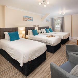 Family Room (2 Adults + 2 Children)