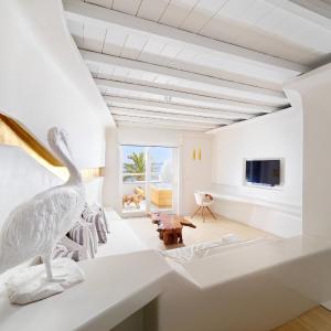 Two-Bedroom Suite With Outdoor Hot Tub (2-5 Adults)