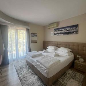 Double or Twin Room with Mountain View