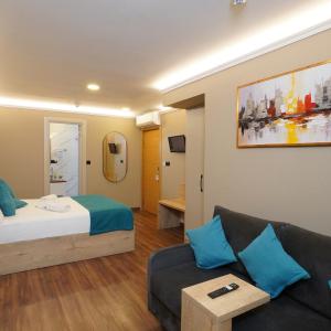 Deluxe Double Room (2 Adults + 1 Child)