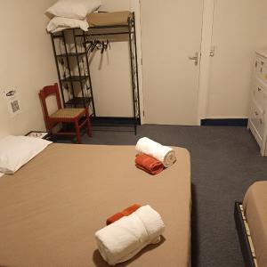 Basic Triple Room with Shared Bathroom