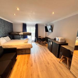 Deluxe Family Suite