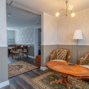 Deluxe One-Bedroom Apartment with Ocean View