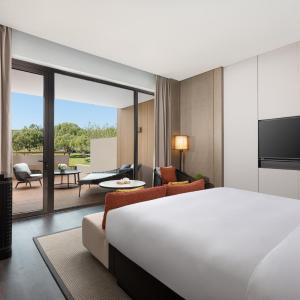 Standard King Room with Courtyard Access - Pet Friendly