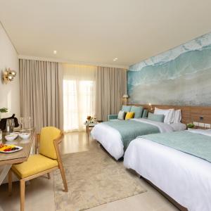 Swim-up Room 