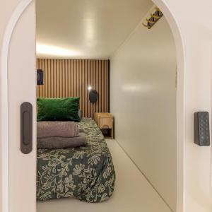 Single Bed in Mixed Dormitory Room