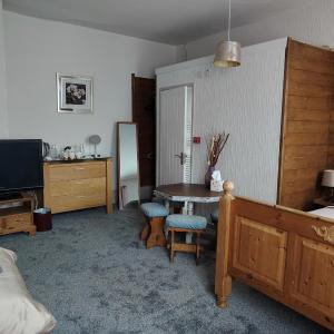 Family Room (4 Adults)