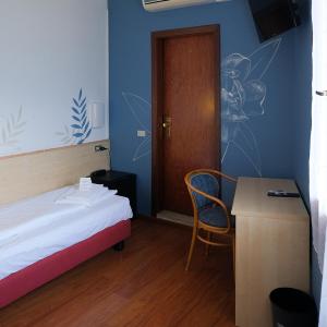 Single Room with Mountain View
