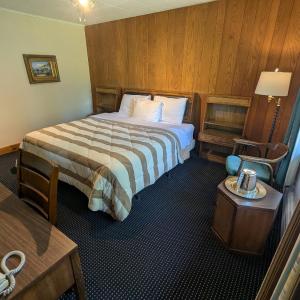 Deluxe King Suite
