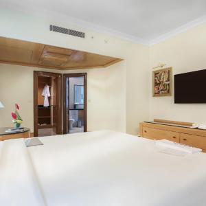 Executive Suite with One way airport transfers, 15% Discount on F& Soft Beverages