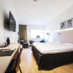 Business Room with Two Single Beds, Chair Bed and Mini Bar - Non-Smoking