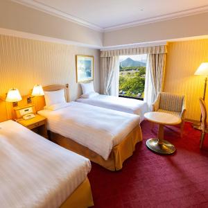 Triple Room with Station View