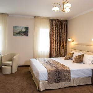 Suite with Hot Tub