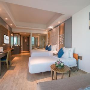 Deluxe Triple Room with Sea View