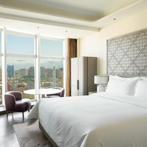 Executive King Room with Mountain View