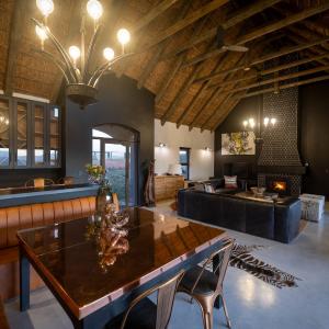 Black Rhino Villa Includes 2 Game Drives