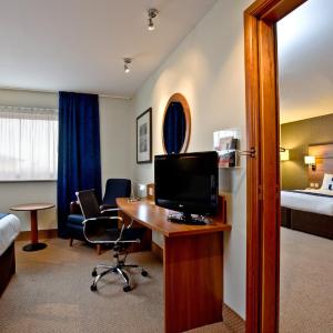 Standard King Room with Sofa Bed and Free Hot Breakfast