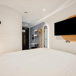 Cozy Double Room - Windowless