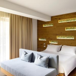 Junior Suite with Terrace and Park View