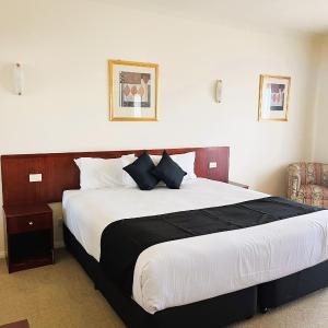 Standard King or Twin Room