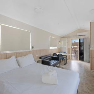 Standard Cabin - Sleeps 5 - Dog Friendly