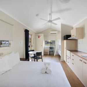 Economy Cabin - Sleeps 4