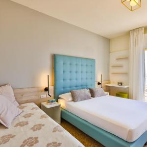 Double or Twin Room with Front Sea View