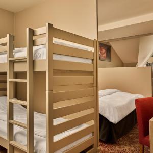 Family Room - 4 Beds