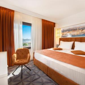 Standard Double Room with Partial Sea View