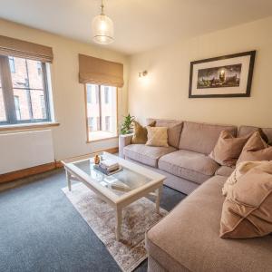 Three-Bedroom Deluxe Apartment