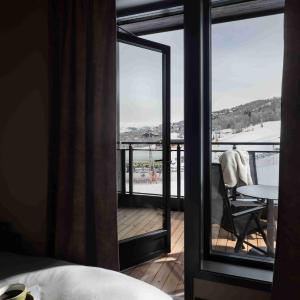 Suite with Mountain View