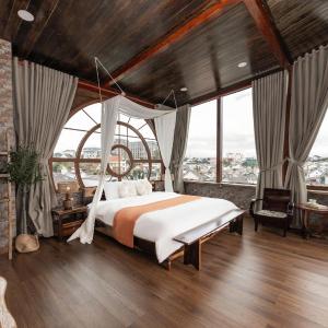 Junior Suite with Balcony