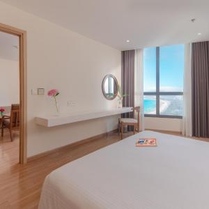 King Suite with Ocean View