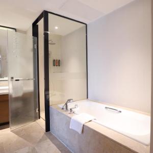 Suite with Hot Tub