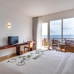 Deluxe Seaview King