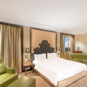 Executive Room with 15% off on Laundry & Spa services, Happy Hours 1+1 on select beverages